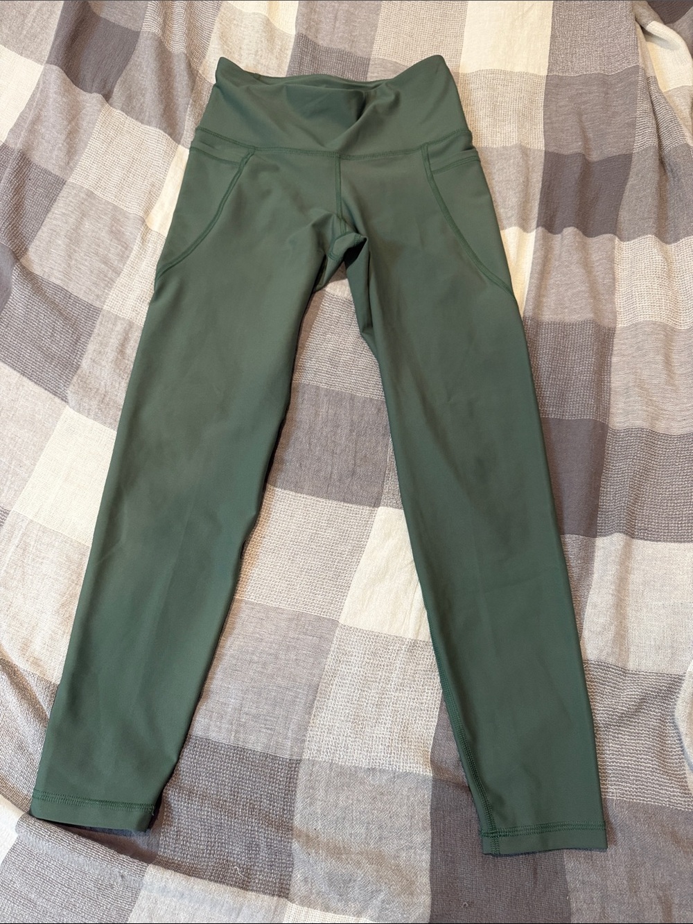 Old Navy Women’s PowerSoft High Rise Pocket Leggings Olive Green